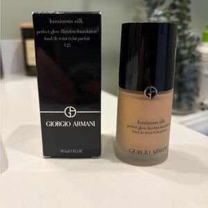 Giorgio Armani Luminous Silk Foundation - Shade 425